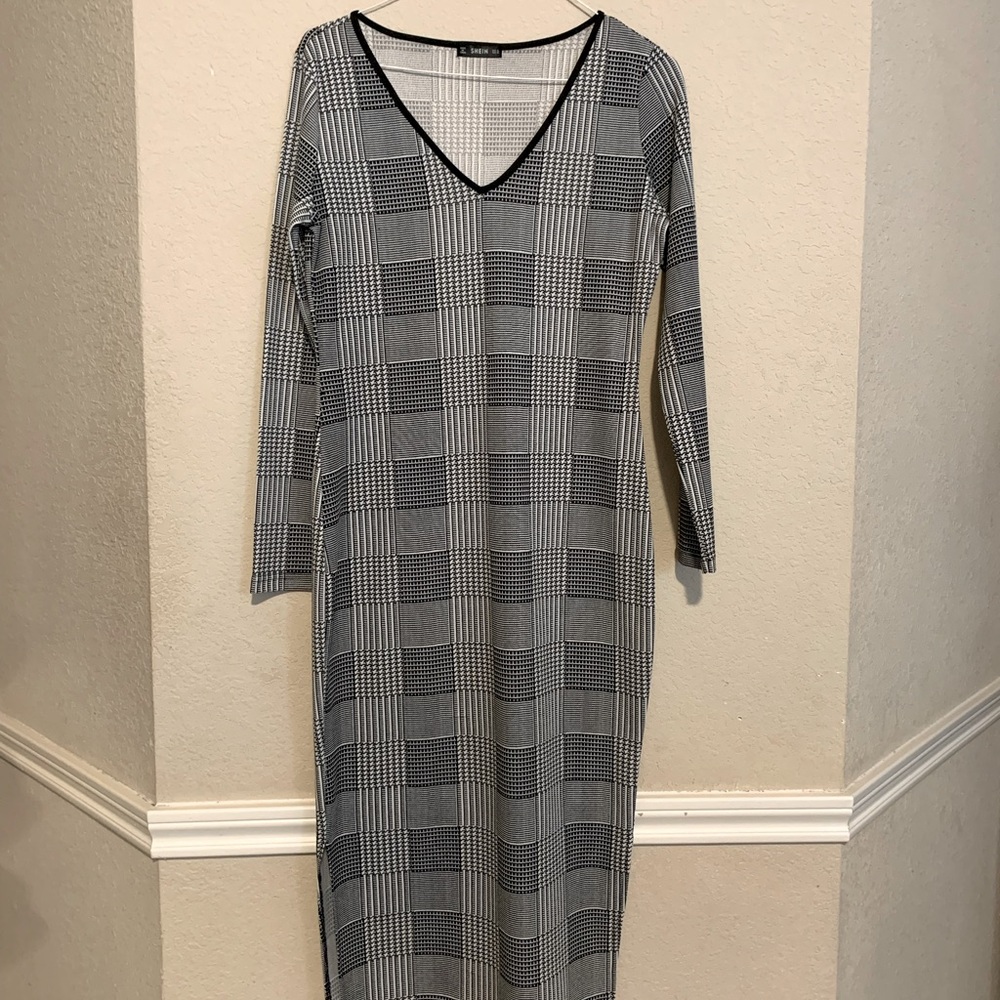 SHEIN Black and White Houndstooth V-neck Dress, Long sleeves, Size XL